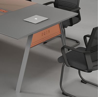Moderne eenvoudige rechthoek lange houten metalen bureau vergadertafel onderhandeling grote kantoorkamer vergaderruimte conferentietafel