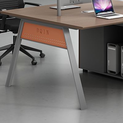Meerdere personen bureau kantoor bureaus baas houten directeur tafel modern bureau met kast