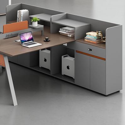 Moderne kantoormeubilair Meerdere personen Bureaubureau Bureaubureau Werkstation Bureaudelingen Tafelwerkstation