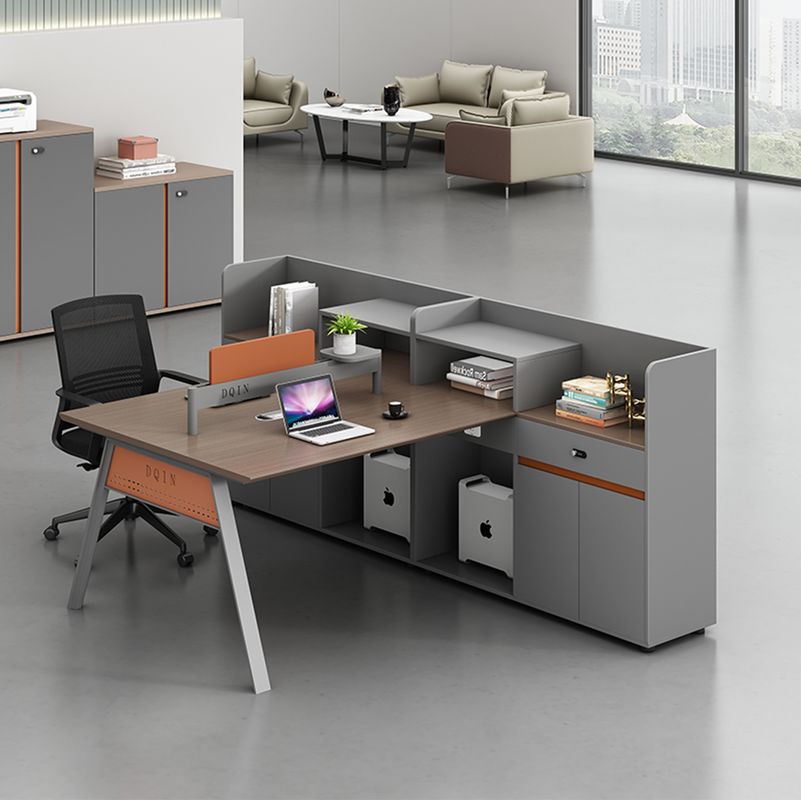 Moderne kantoormeubilair Meerdere personen Bureaubureau Bureaubureau Werkstation Bureaudelingen Tafelwerkstation