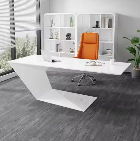 Verfbaas president bureau eenvoudig moderne creatieve manager kantoor bureau bureau bureau tafel stoel combinatie